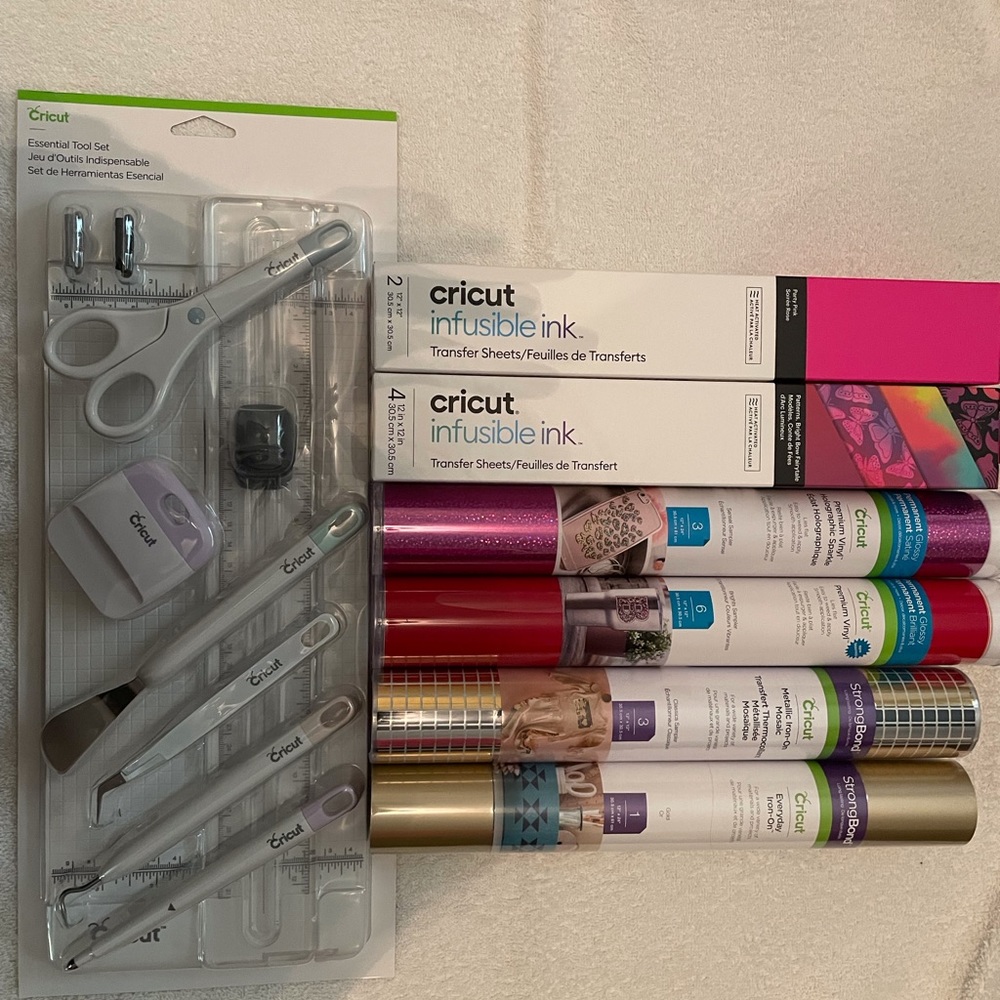 Cricut Bundle (Lot #1)